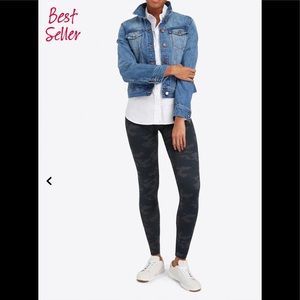 Spanx Look at Me Now Seamless Leggings in Black Camo ❤️